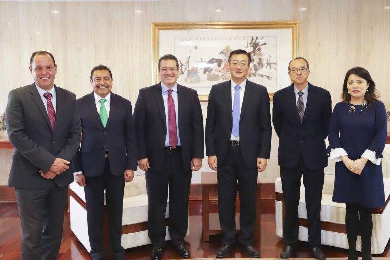 Marco Mena Estrecha Cooperación con Embajador de China en México