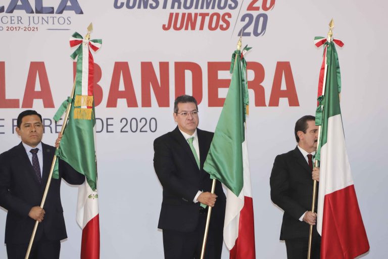 Marco Mena Encabeza Conmemoración del Día de la Bandera