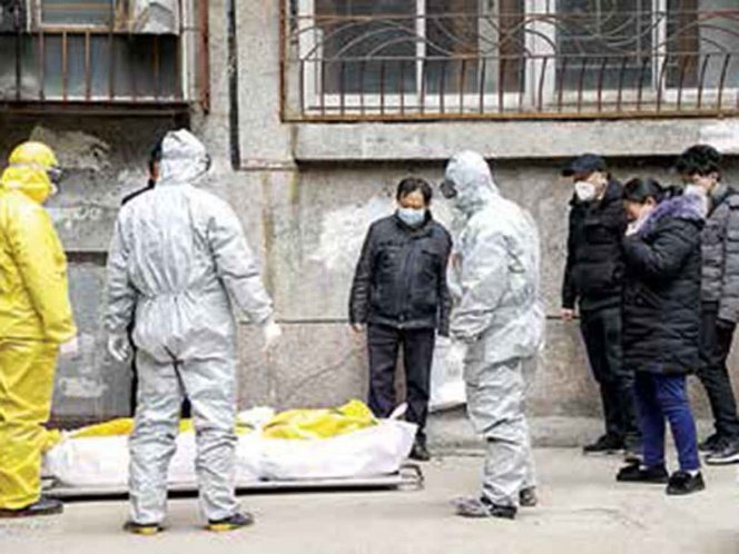 China ordena incinerar cadáveres; prohíben funerales