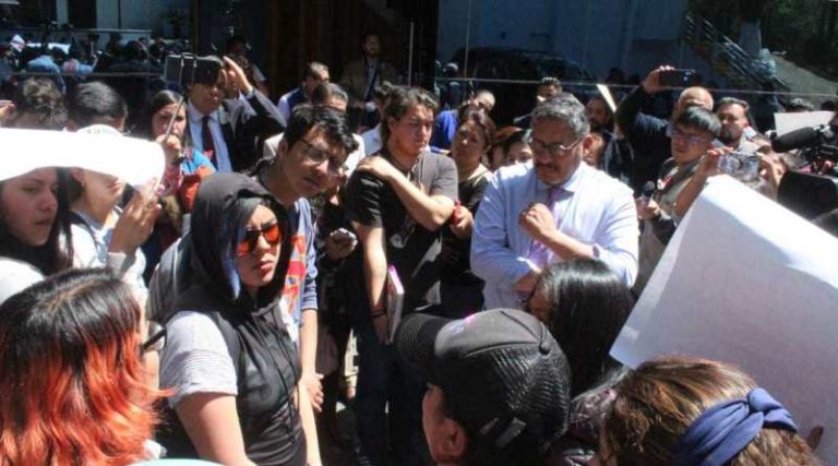 Suspenden a 4 Docentes de la UATx por Denuncias de Acoso Sexual