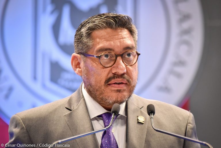 La UATx se Consolida como Universidad Solidaria: González Plasencia