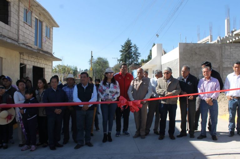 Inauguran dos calles en Tizatlán del municipio de Tlaxcala