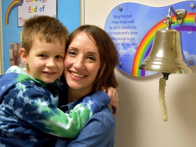 Mamá e hijo vencen al cáncer al mismo tiempo