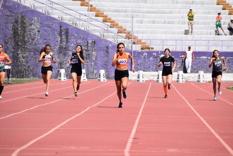 Maryjose Ortiz gana los 400 metros planos sub 18