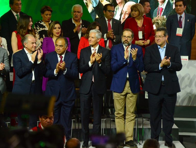 Celebran Marco Mena y Beatriz Paredes el 91 Aniversario del PRI