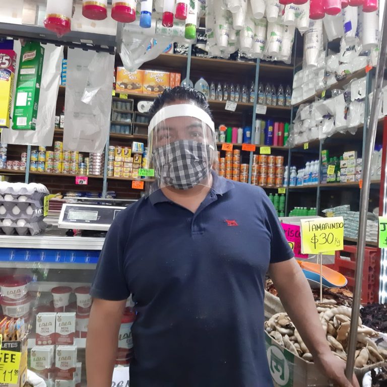 Dota Comuna de Tlaxcala a Comerciantes con Caretas de Protección por Covid-19