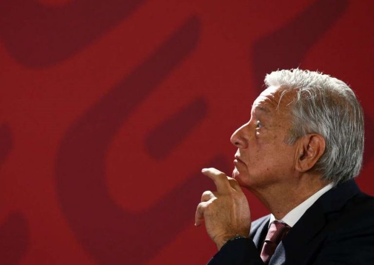 A Tontas y a Locas / Adolfo López Mañón (Impacto)