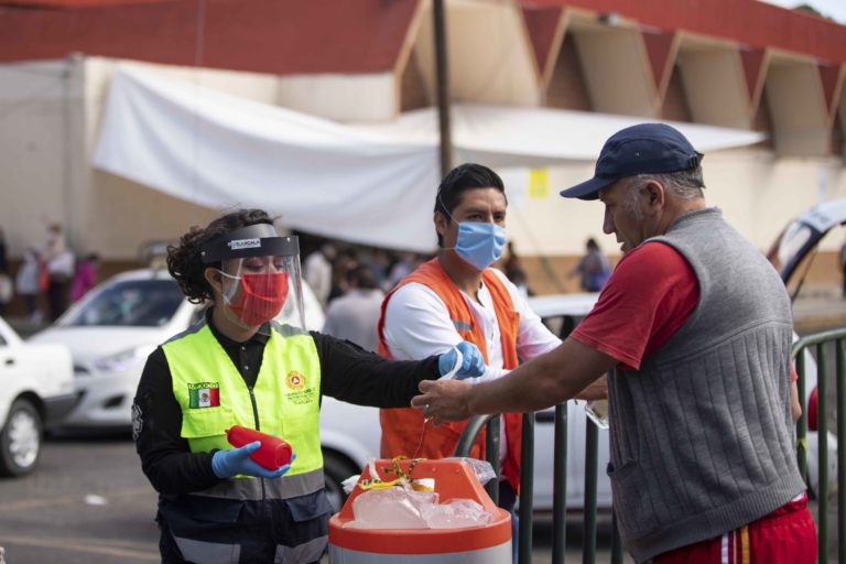 Mantiene Gobierno Estatal Filtros Sanitarios en Tianguis de Municipios
