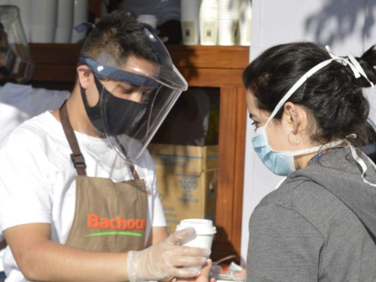 Bachoco donará más de 50 mil calditos afuera de hospitales