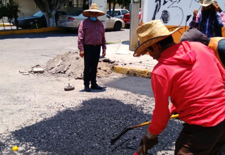 Continúa programa de bacheo en la capital