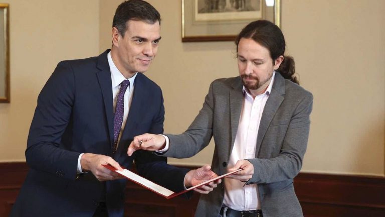 A Manos de la Ideología / Raúl Mayoral (España)