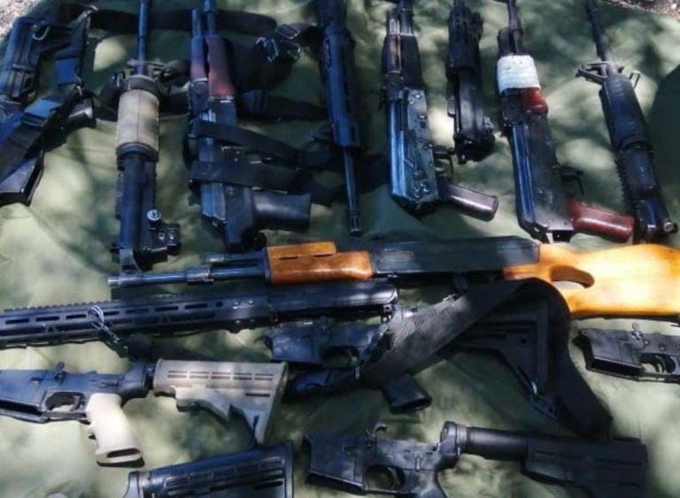 Cae menor de edad con 10 armas largas en Guanajuato