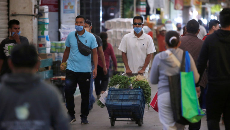 Epidemiólogos Afirman que Abrazar y dar la Mano Nunca Será Como Antes