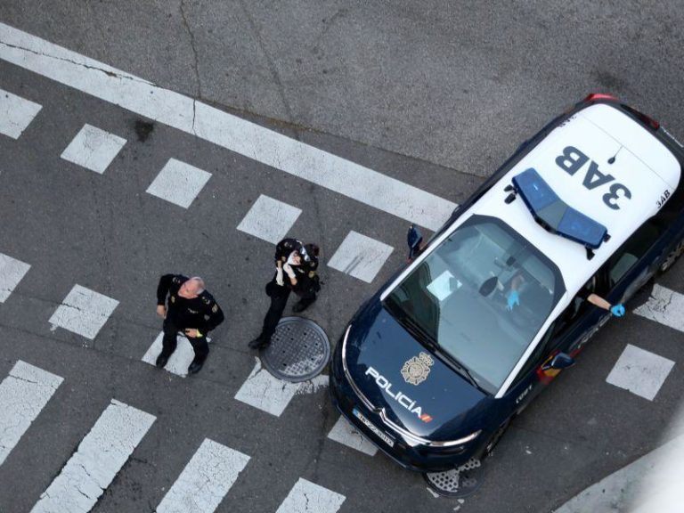 Un Policía Paga y Deja ir a Hombre que Robó Alimento Para Bebé