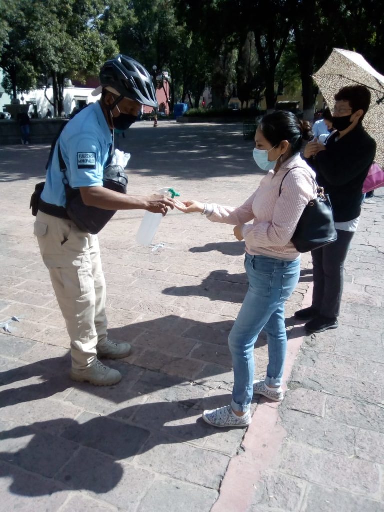 Policía Turística Redobla Medidas Preventivas con Usuarios de Bancos 