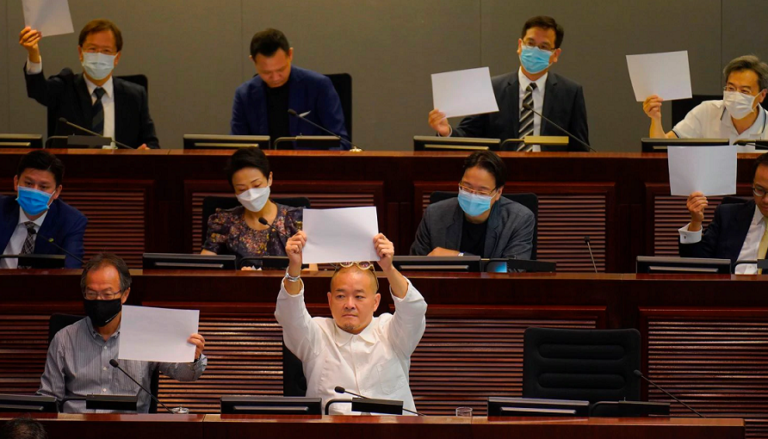 Los Gigantes de la red Plantan Batalla a la Dictadura China