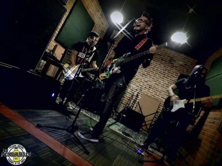 Los Monaguillos = Punk Rock Tirado a la Shit