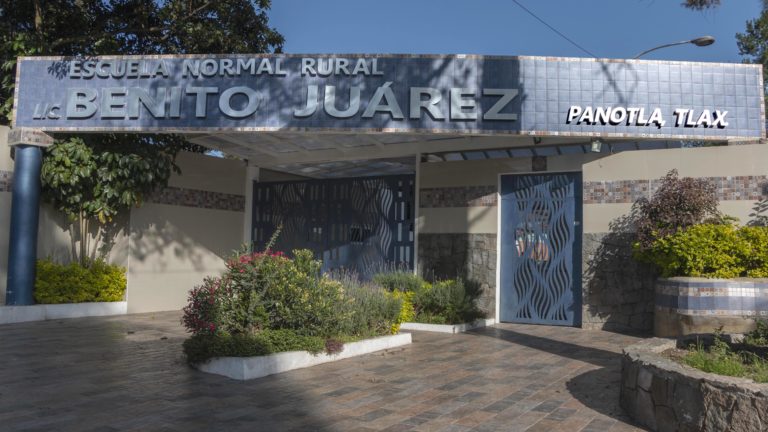 Se Gradúan 56 Normalistas de la Licenciatura en Educación Primaria