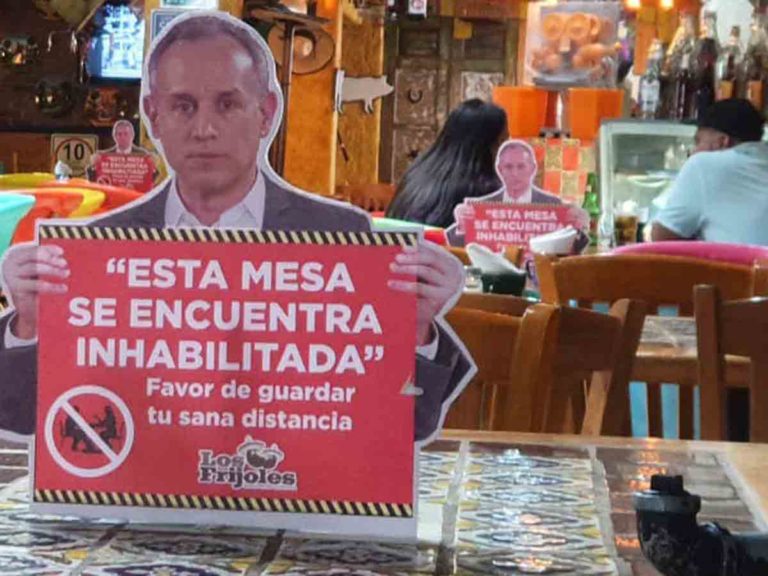 Restaurante usa foto de López-Gatell para alertar a clientes