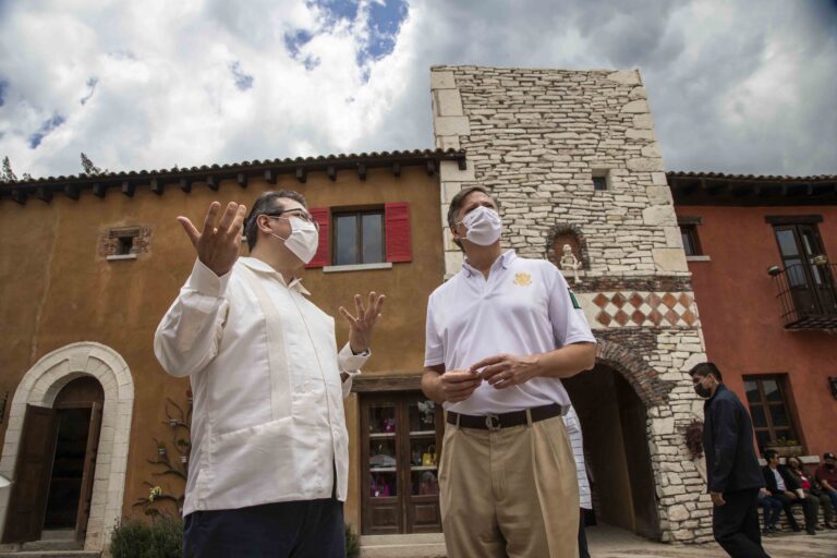 Marco Mena Fortalece Relación con Embajador de EEUU