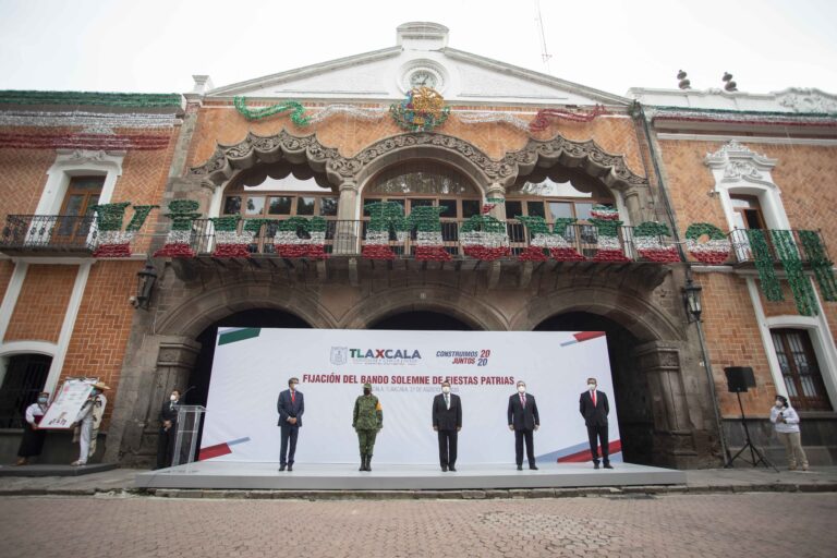 Encabeza Segob Fijación de Bandos Solemnes de Fiestas Patrias