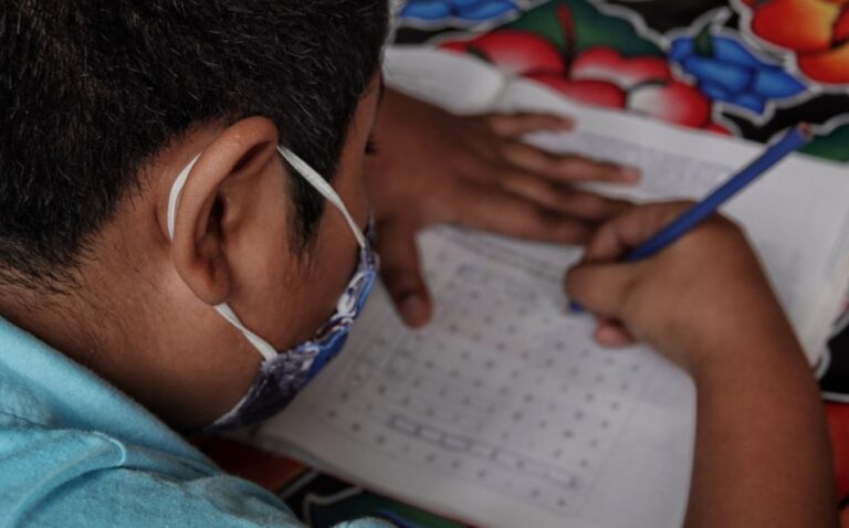 PRI abre sus oficinas para que niños accedan a clases por televisión