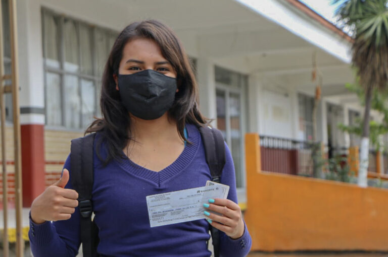 Cumple Gobierno del Estado con la Entrega de la Beca ‘Tu Prepa Terminada’