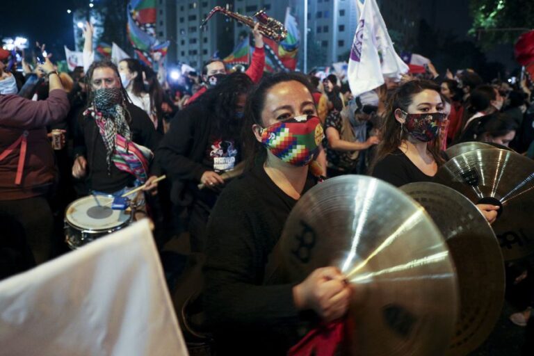 Un Nuevo Comienzo /Manuel Agosin (La Tercera)