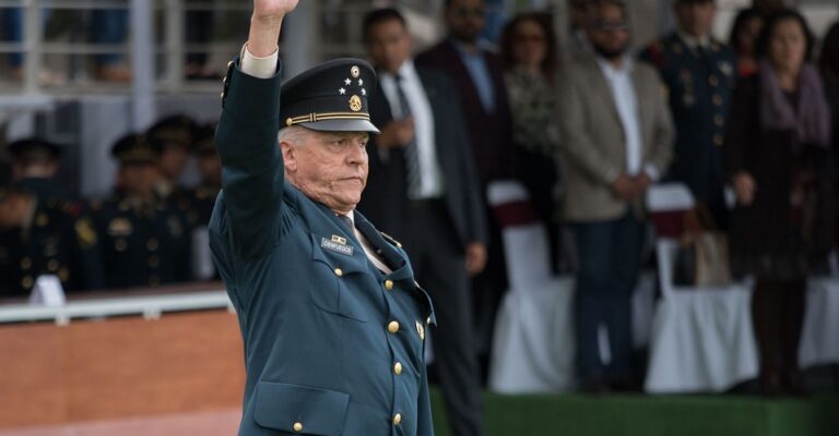 Detienen en EU al exsecretario de Defensa, el Gral. Salvador Cienfuegos