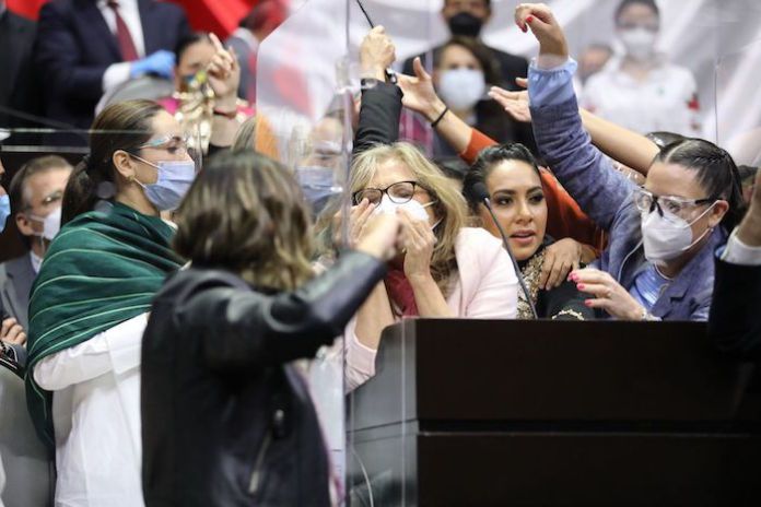 Son la Peste /Aurelio Contreras (México)