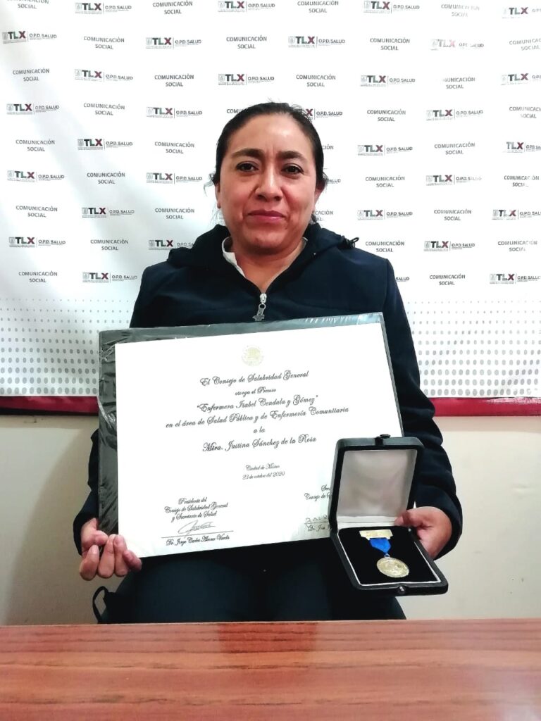 Enfermera de Sesa Recibe Medalla al Mérito por su Aporte a Favor de la Salud