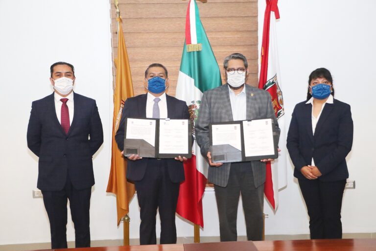 Firman Convenio de Colaboración la UATx y el IAIP