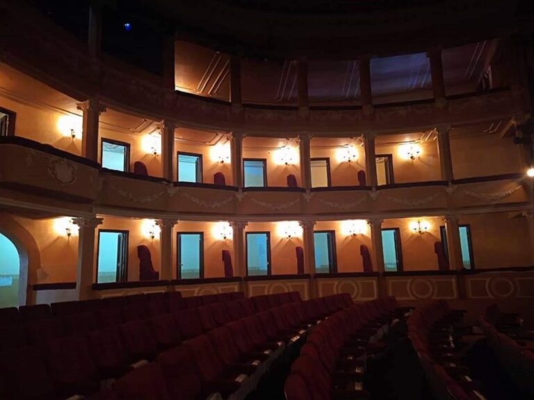 Remoza la SECODUVI el Teatro Xicohténcatl de Tlaxcala