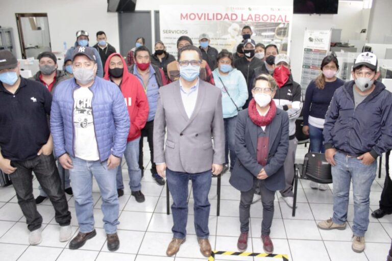 Jornaleros de Tlaxcala Parten a Jalisco Para Trabajar en Cultivos de Fresa