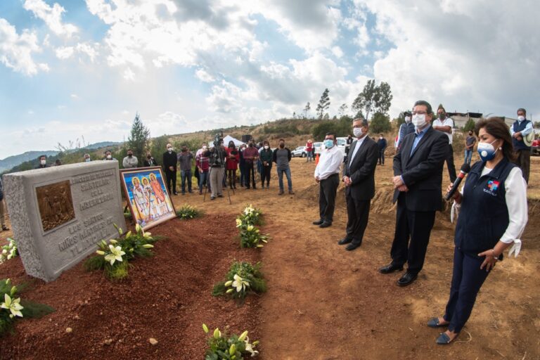 Pone Marco Mena la Primera Piedra del Santuario de Niños Mártires