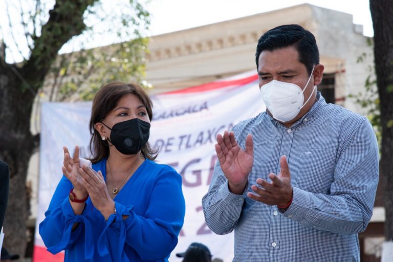 Inaugura Anabell Ávalos Rehabilitación de Plaza Principal de Ixtulco 