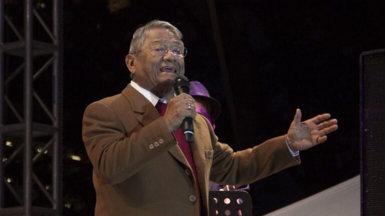 Esta Tarde vi Llover: Murió Armando Manzanero