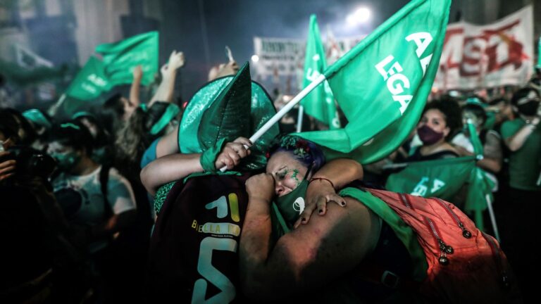 Salto Gigante /Editorial (El País)