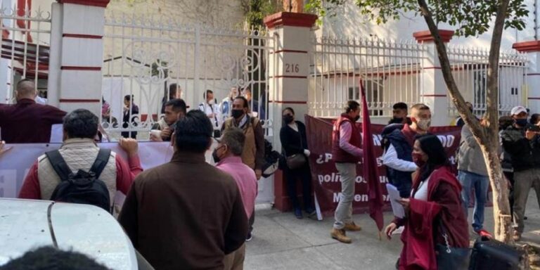 Usa Bertha Luján a sus Huestes para Presionar a Delgado