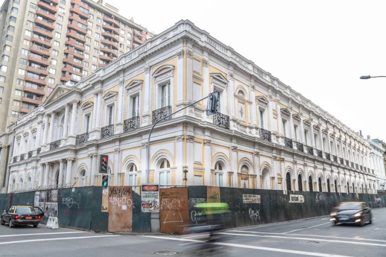 Cómo no Quemar el Palacio /Iván Poduje (La Tercera)