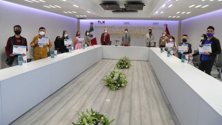 SEPE Entrega Reconocimientos a Alumnos Destacados que Participaron en la OMM