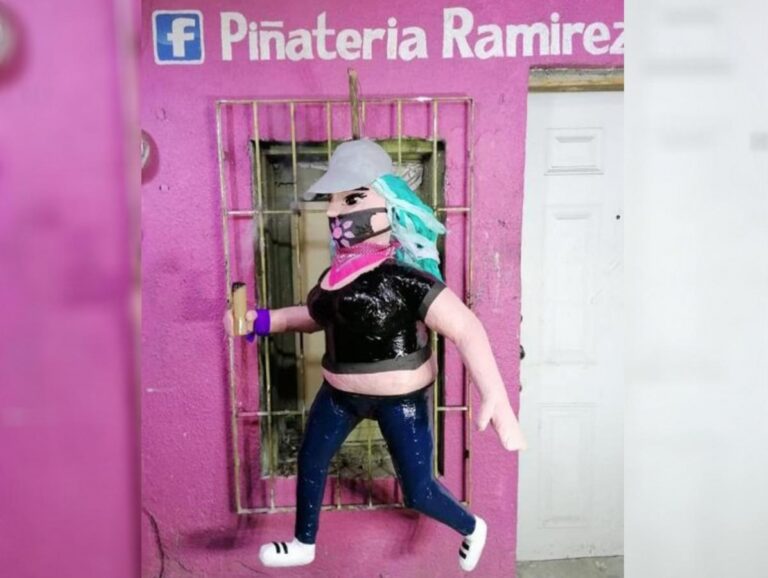 Crean piñata de ‘La Reinota’ y ella los señala por misóginos