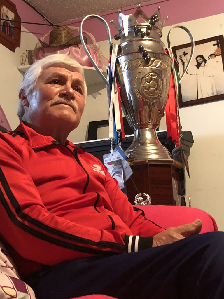 José Luis Zavala, un Entrenador que Vive el Futbol con Pasión  