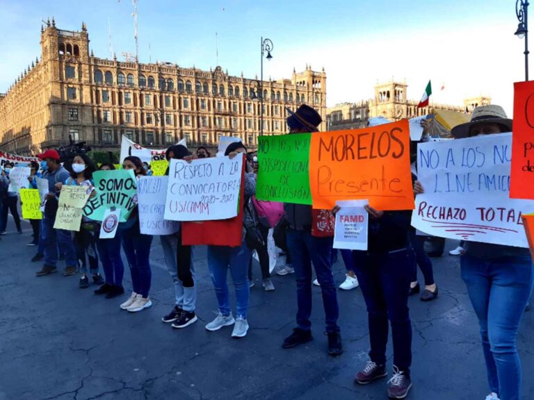 Protestan Maestros Frente al Palacio Nacional; Exigen Plazas Ofrecidas