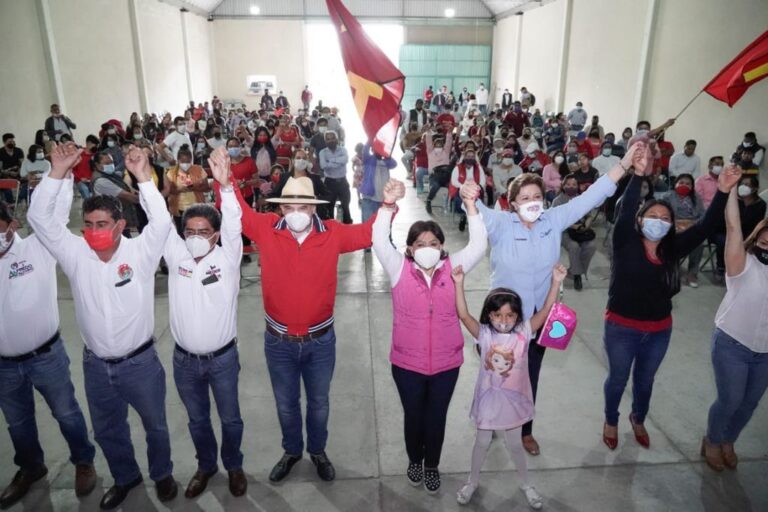 Anabell Ávalos se Reunió con Constructores, Empresarios y Artesanos