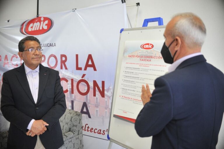 Serafín Ortiz Firma Acuerdos con Empresarios de CMIC