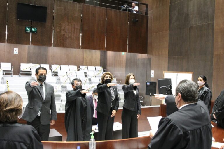 Rinden Protesta Integrantes del Comité de Ética y Conducta del TSJE