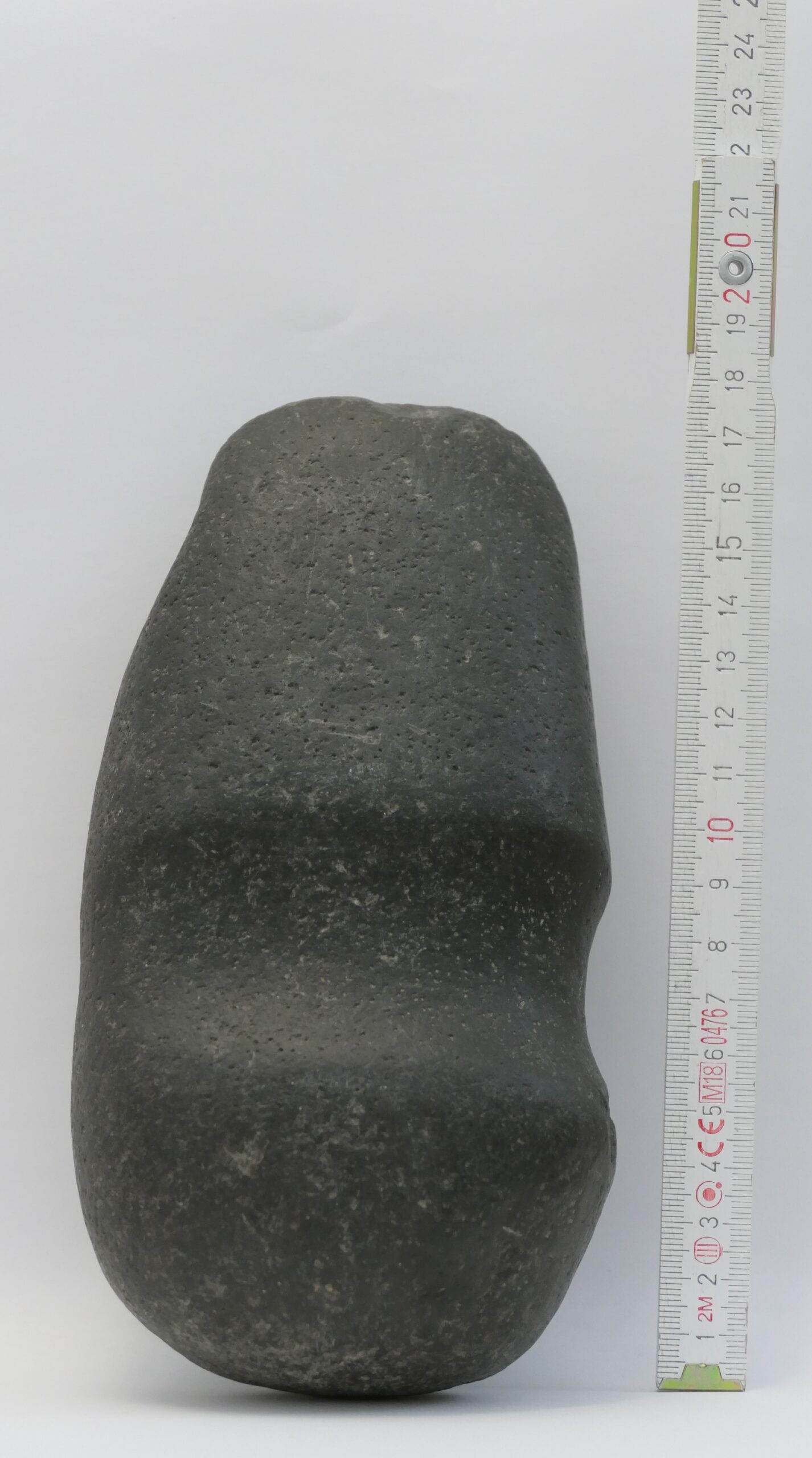 1.Cabeza de un hacha de piedra_ Ciudad de México. Zanja. 1968. 9000-6000 a. C.