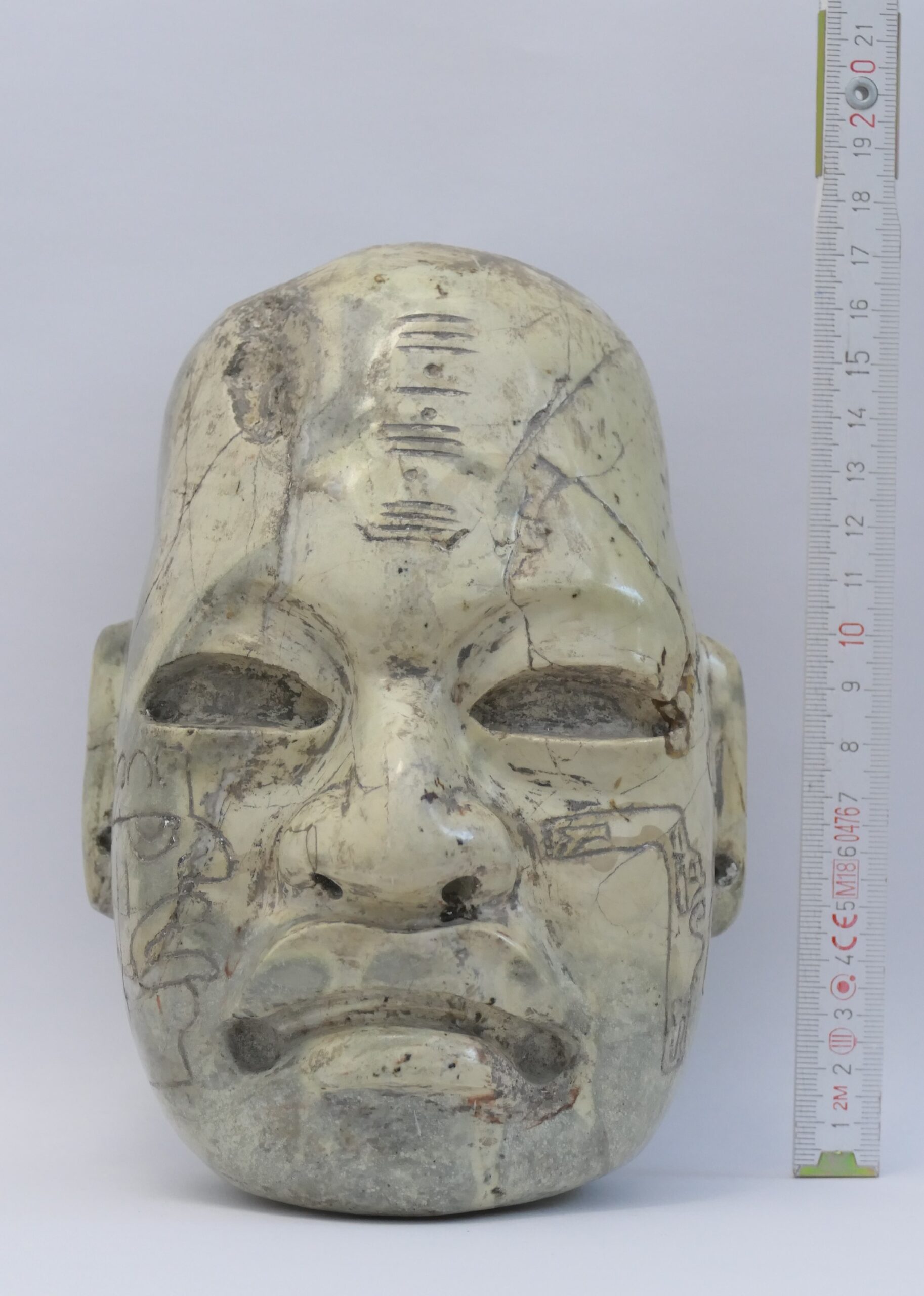 2.Cabeza. Obra maestra. Jadeíta blanca_Villahermosa México ca. 800 a. C.