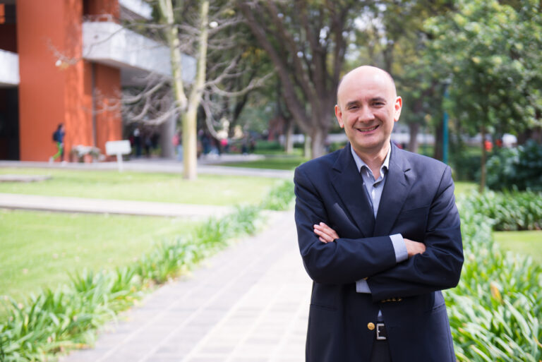 «Los ciudadanos deben participar más en el combate a la corrupción»